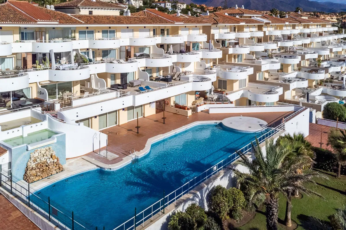 b9248876-3e9c-45e2-8d5c-19472ffc6d93