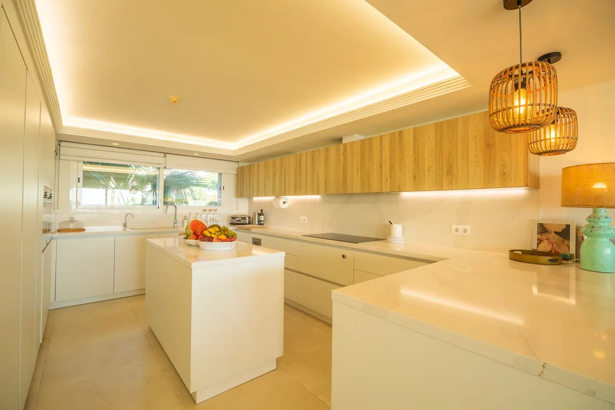 da98e473-6c38-41d7-a3e2-8ae6bf0caa05