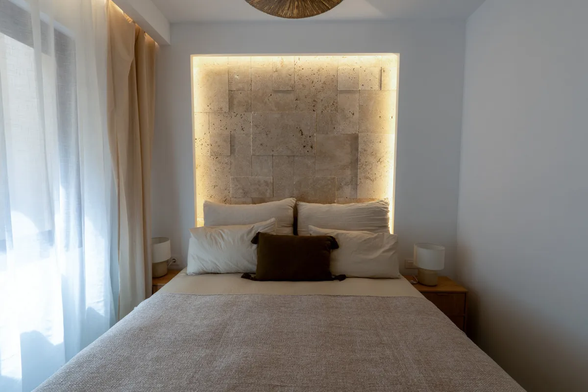 c2ec572c-9c01-4b9d-a783-6700a4c33881