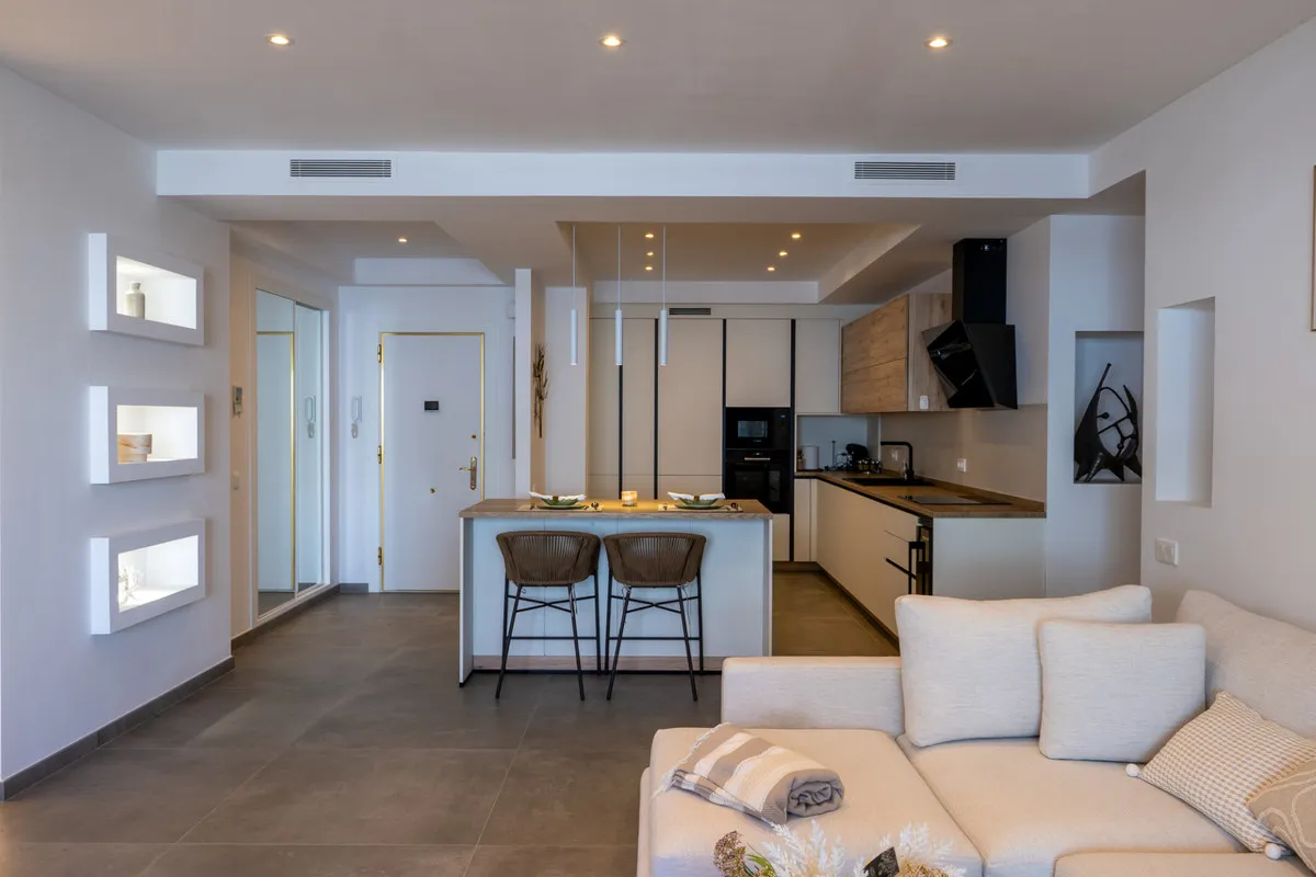 d48d295e-e281-482f-8d62-11e394843961