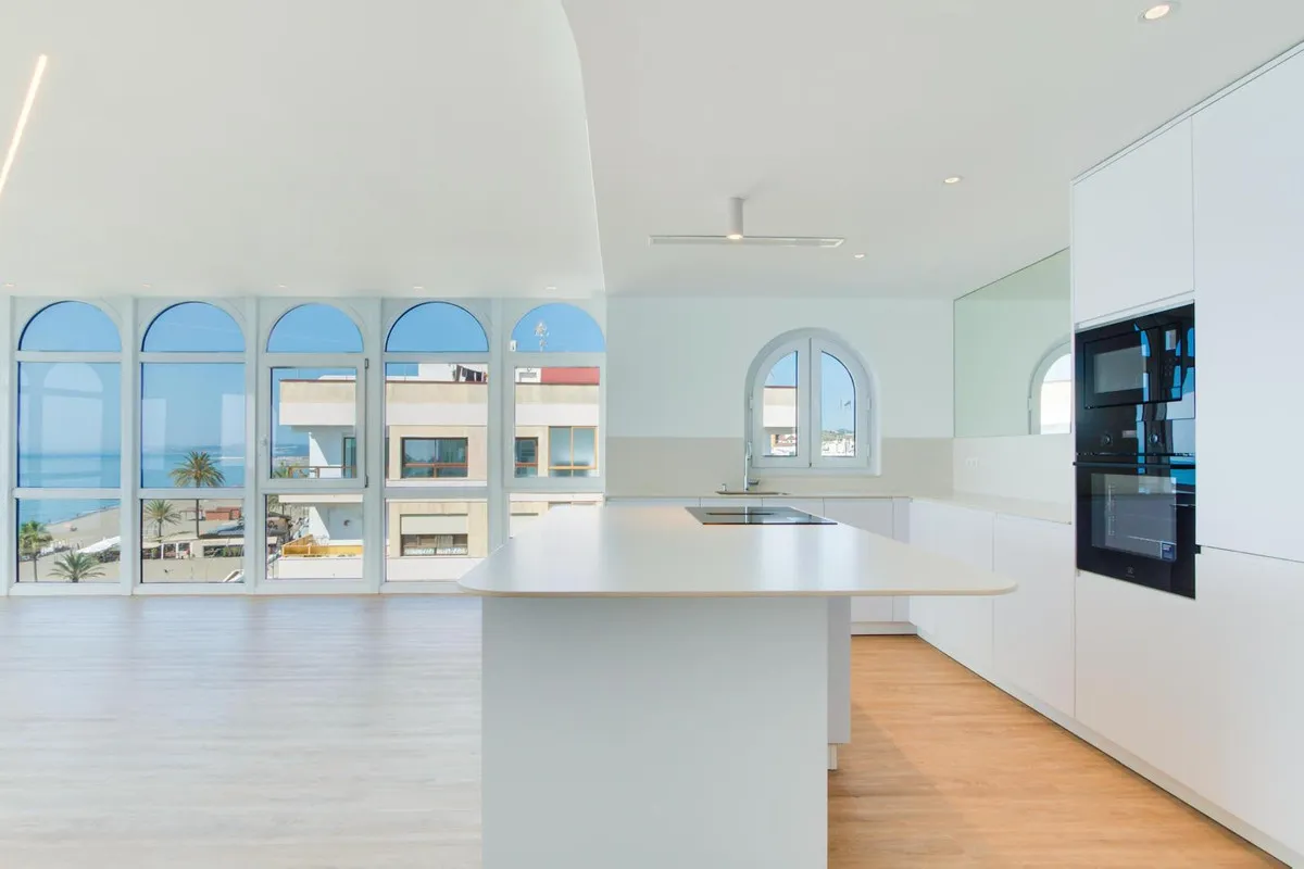 4b6f61eb-1dfd-4c6c-897a-801ab57a1194