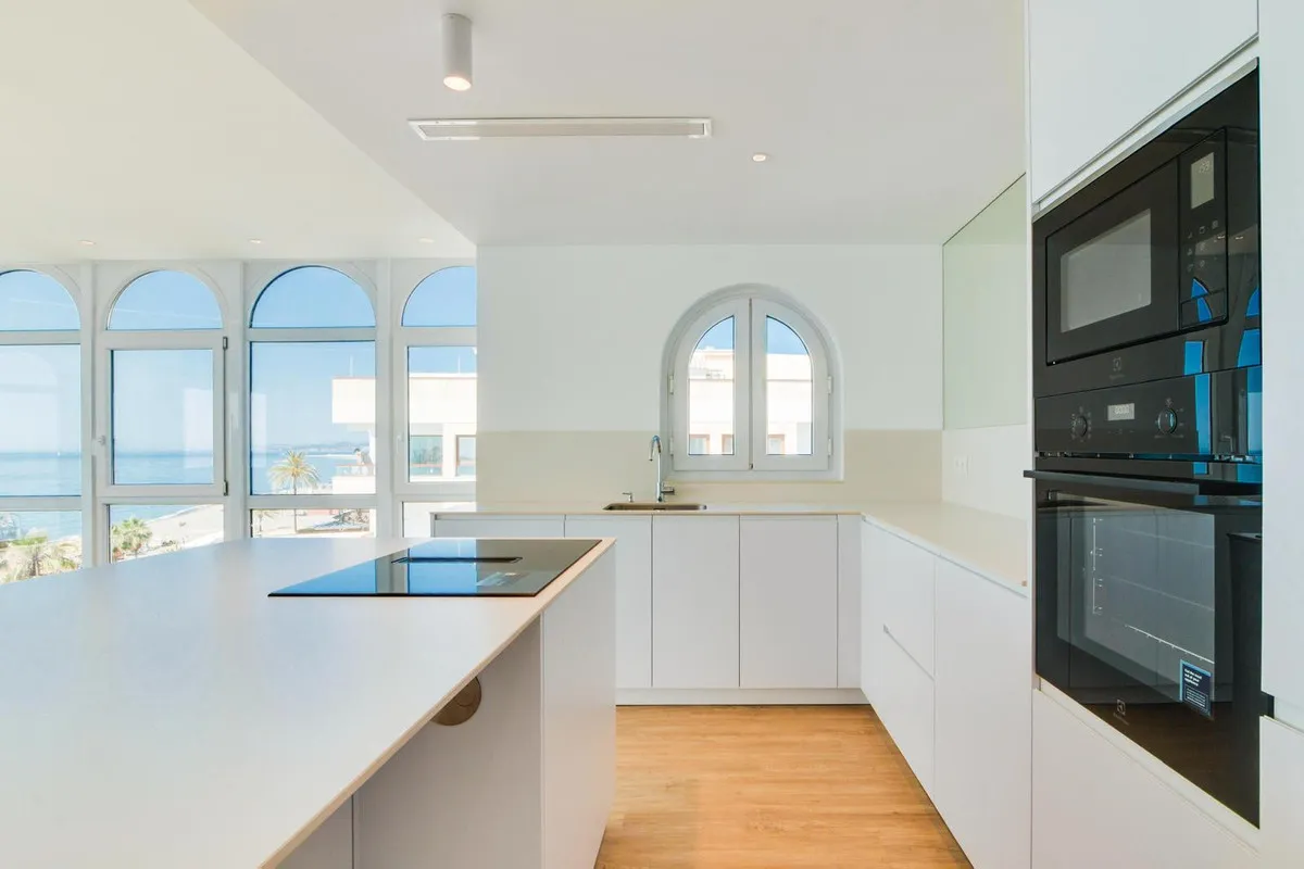 ee42bc72-c469-48d4-812f-851e16eda3c8