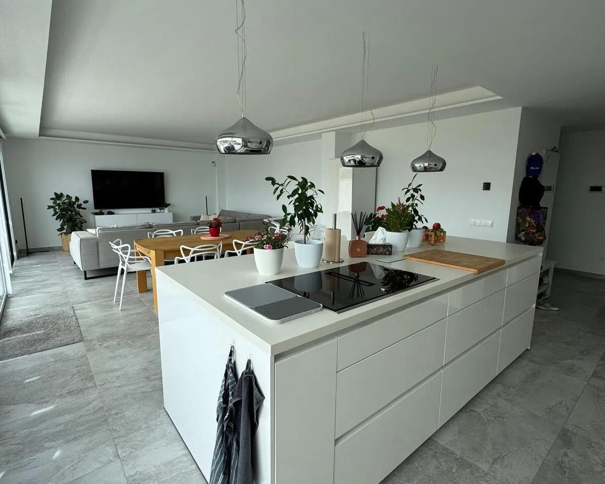 aeec3abd-3561-425f-9c4a-29cd072048ce