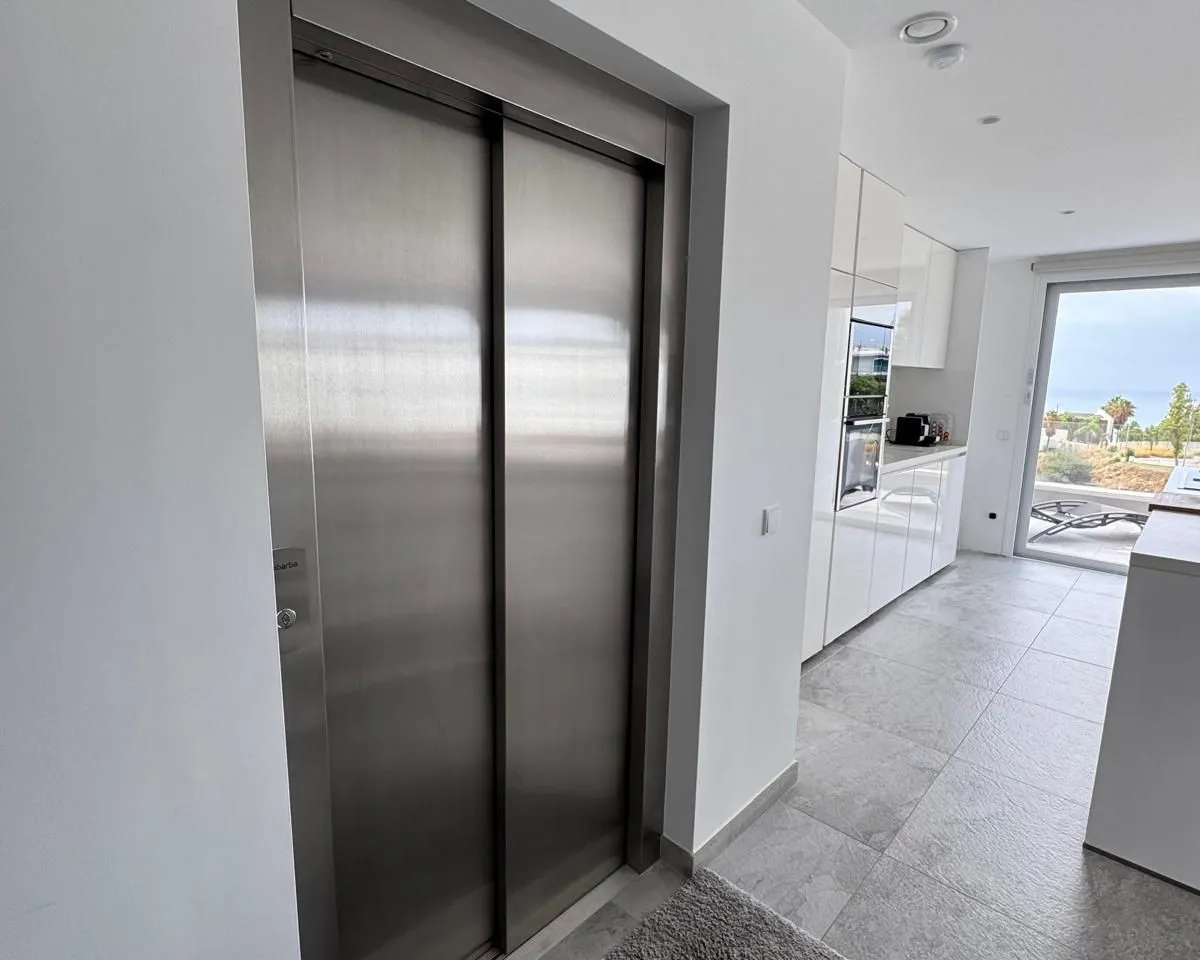 e5878464-0036-4f09-96c8-e24bd84af6a0