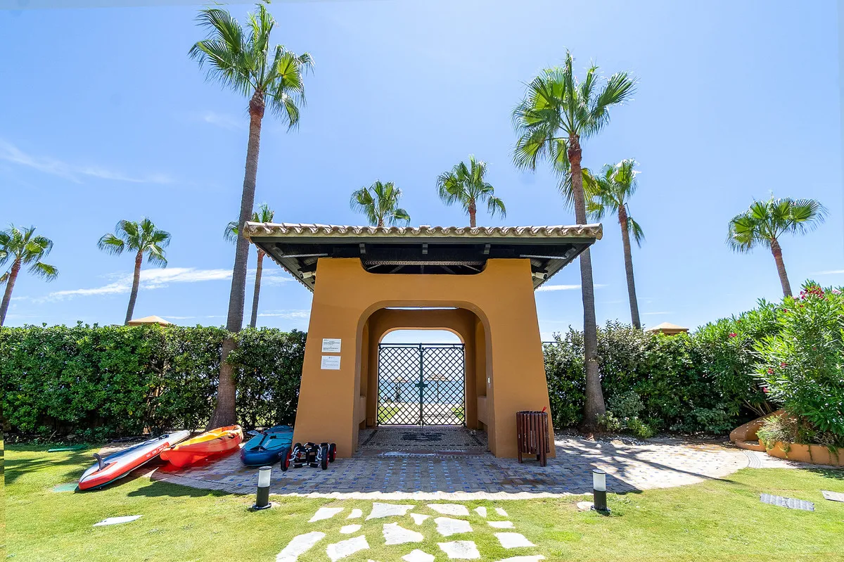 180dae85-4235-438d-9d50-b2a115a20af1