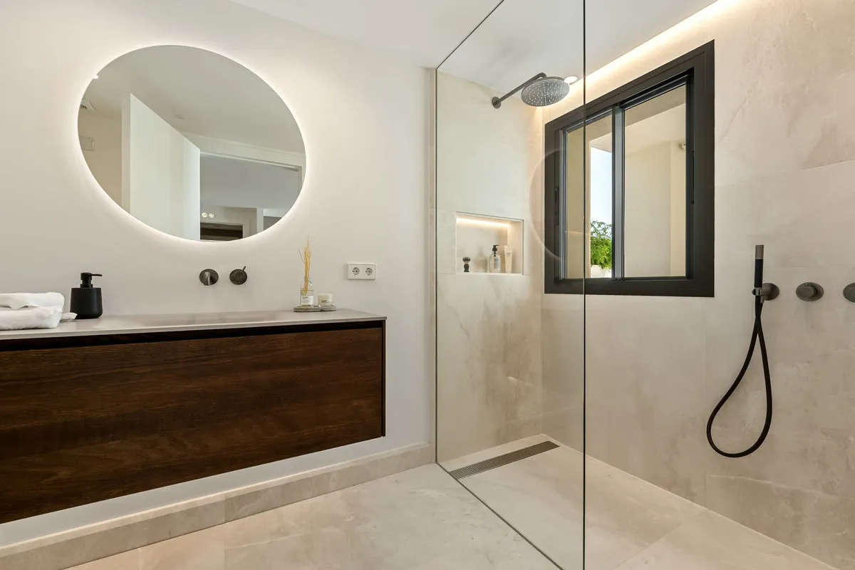 932e43e2-b4f7-441b-b570-acb32a33f765