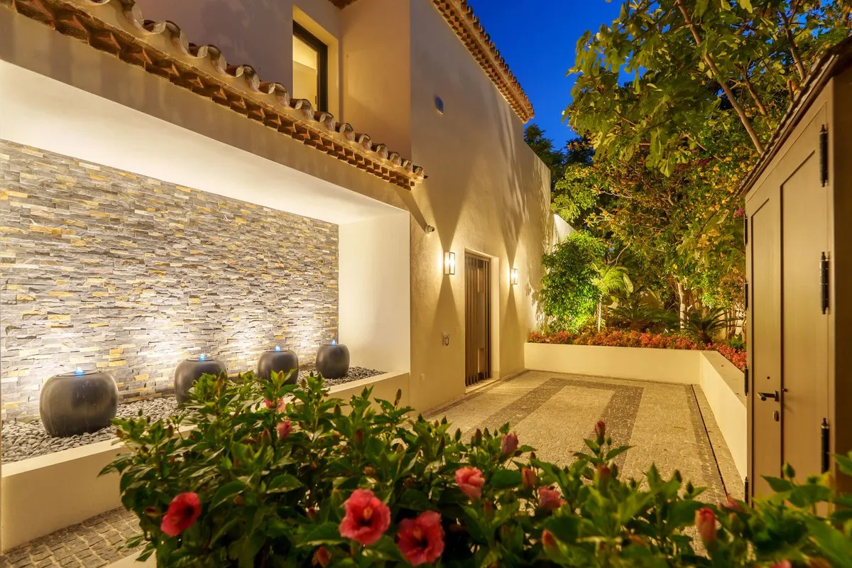 a2e2dc4b-cc7b-4043-aba1-570409bf25e3