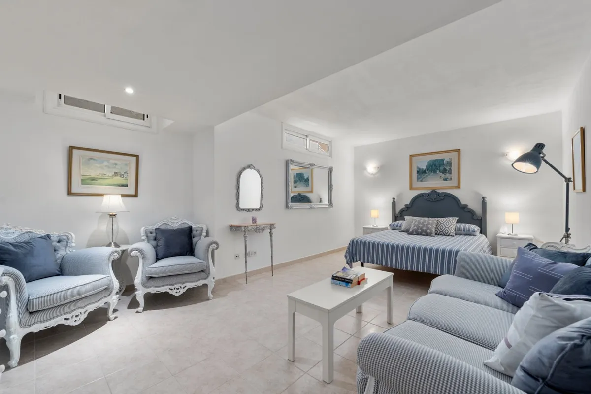 17eb18eb-733c-45e8-b3ca-13fa3c3038f3