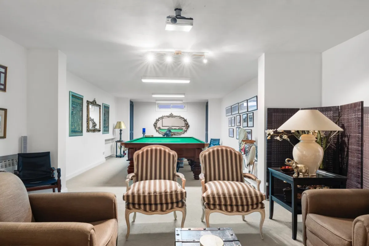 74928040-7dfb-4fbc-84f8-ab89e2b59943