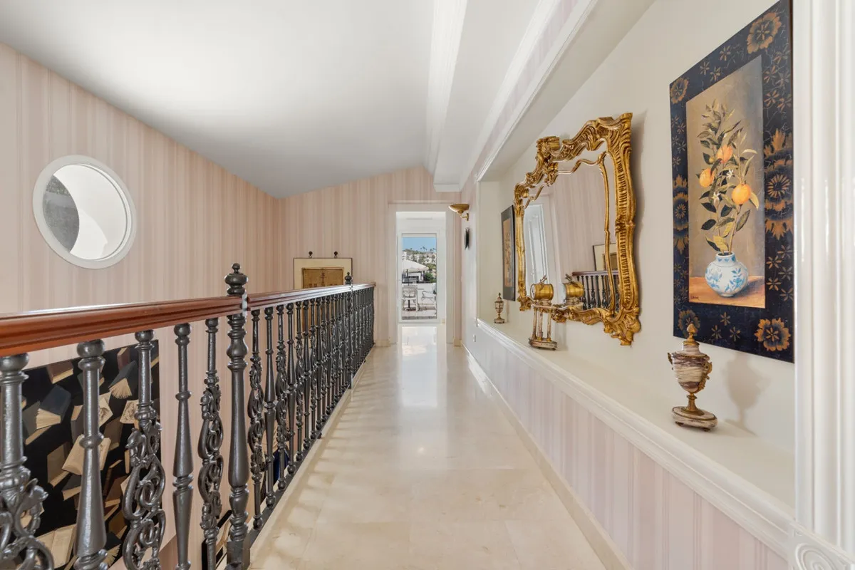 b9ba8ffe-326d-40e8-a04f-0ff259401efc