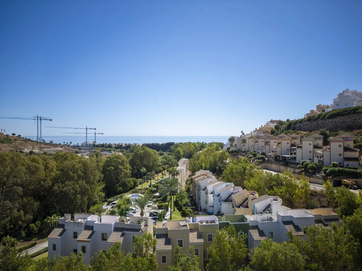 a00fcf28-c2c8-4f35-bda9-40b21ce3d0b4