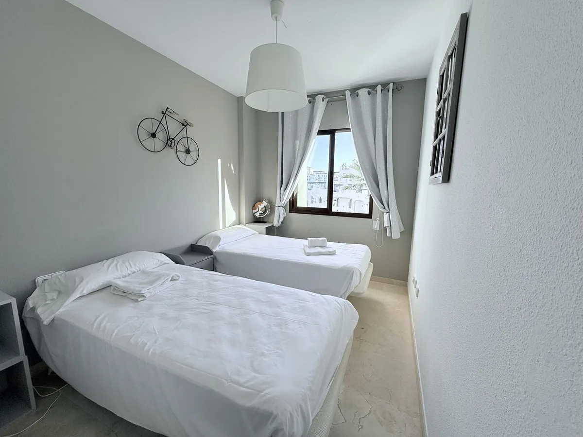 a8c4830f-86c8-46c2-8c34-ecf091cc117f