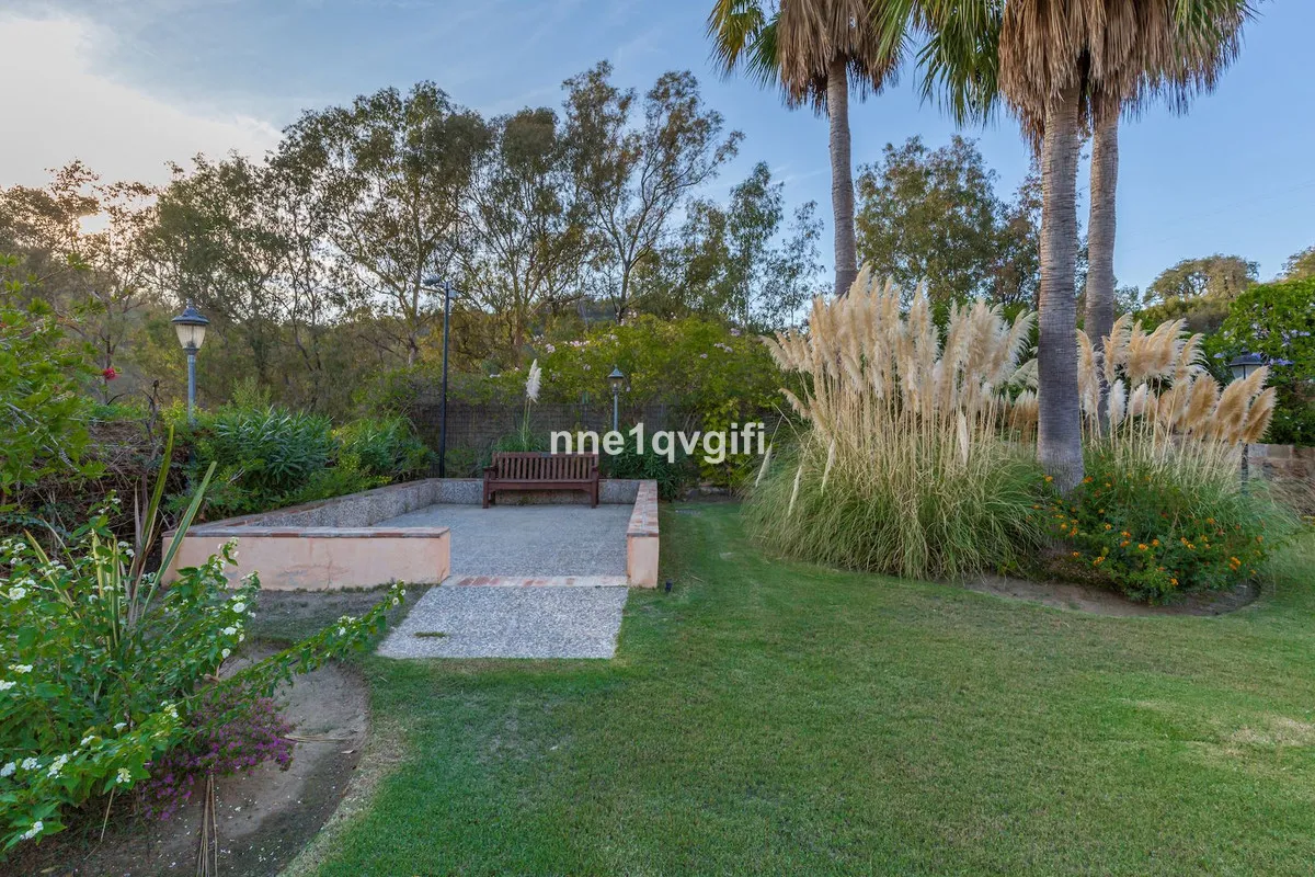 9c8de7ae-e3a1-4c01-b37d-e24e837384cd