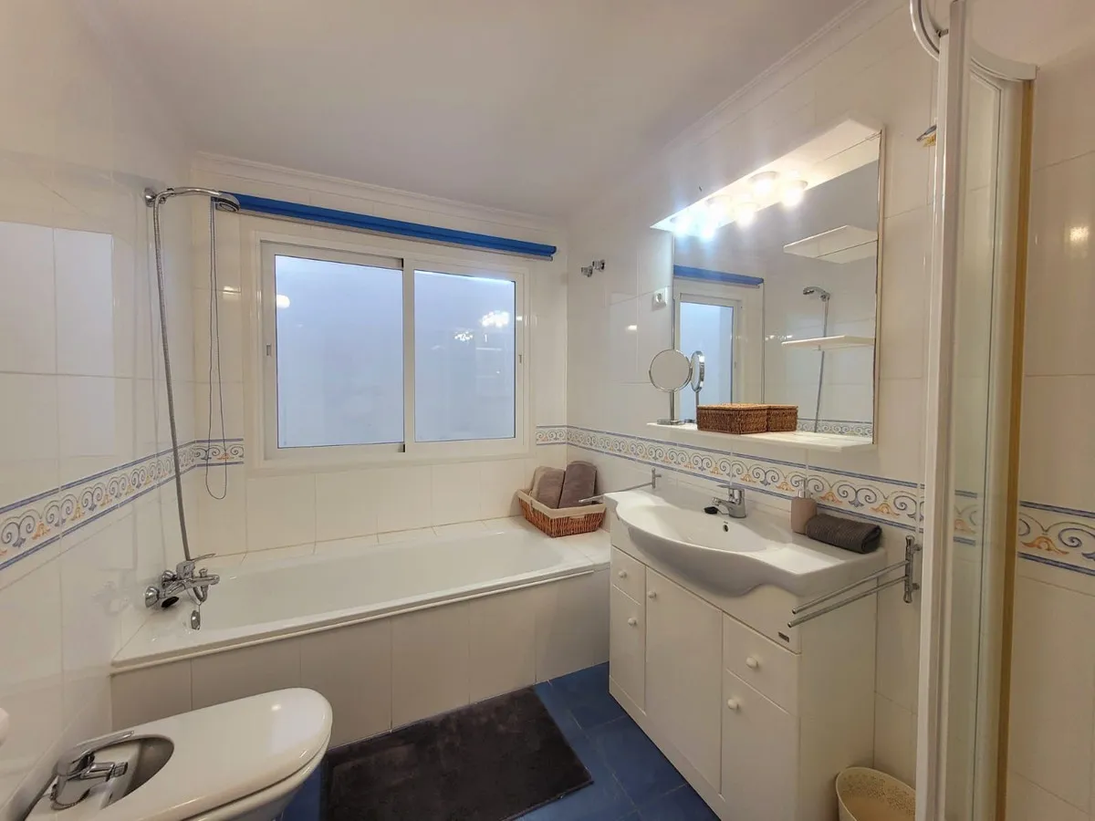 fb7acf61-048a-472f-a5b1-5d2149ccb076