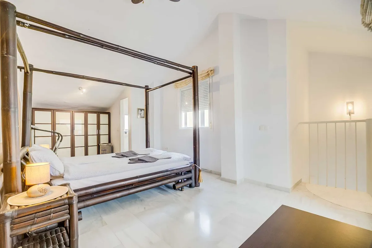 27f1b318-fa92-43b4-8a02-0ee540610426