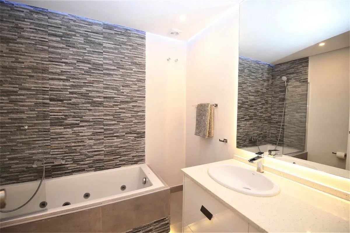 0e136635-c53d-4e79-ab3c-56e6ea48ce41