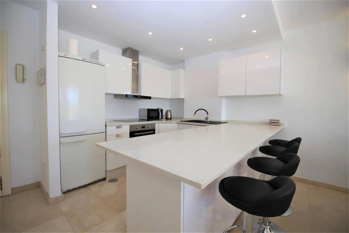 afa6e214-f2b2-44ff-937c-76d0e71179cc