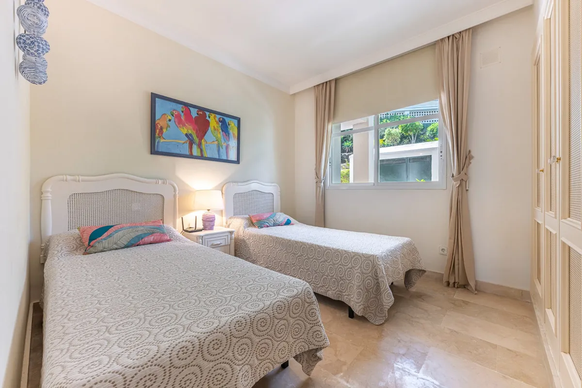 e354b6c0-aa4b-4ad7-9431-908d47a4184e