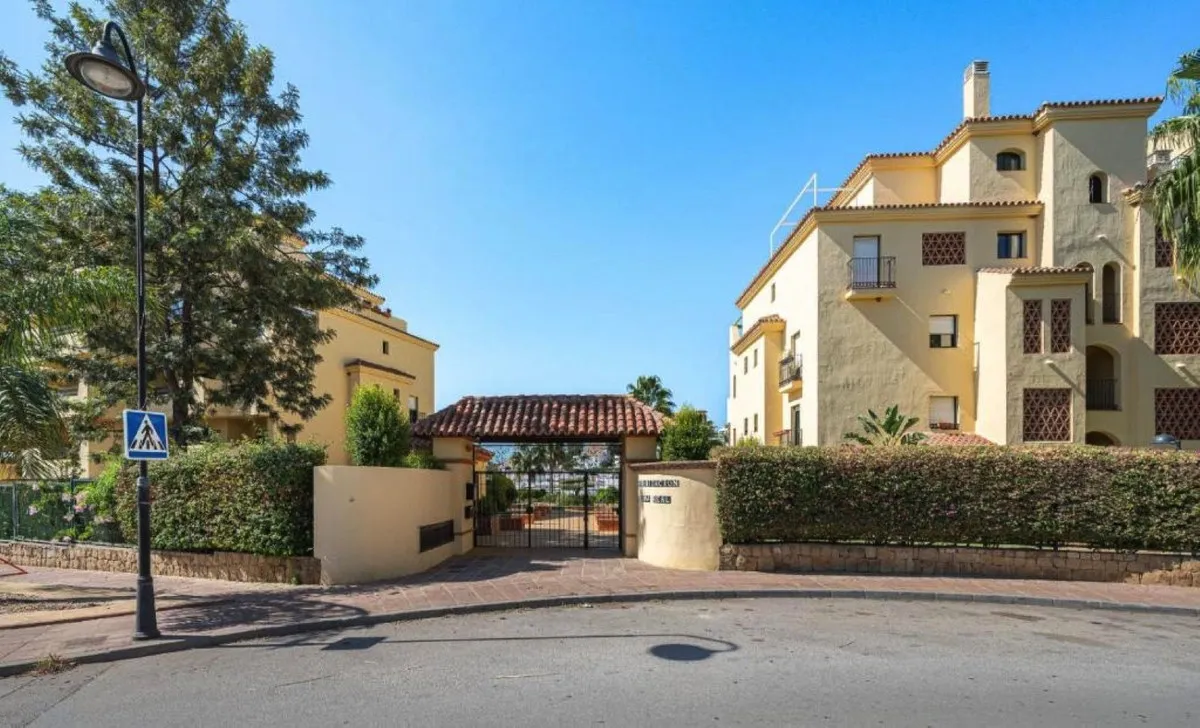 a73c6e2c-9852-4584-9ff9-d436492c2184