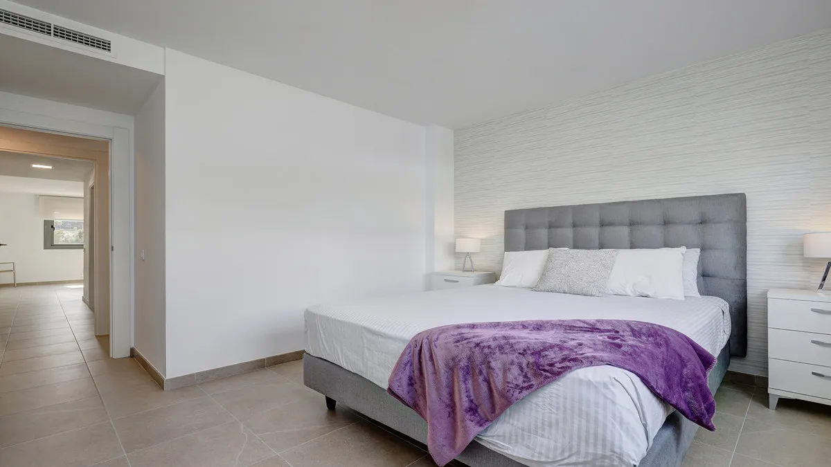 b3c37317-abd5-4b56-a8e9-37855b62f385