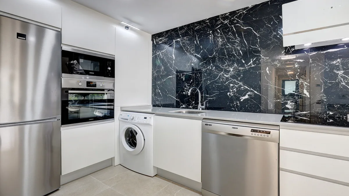 dd10c100-fe4c-4c2b-9c4e-609cd7cf7581