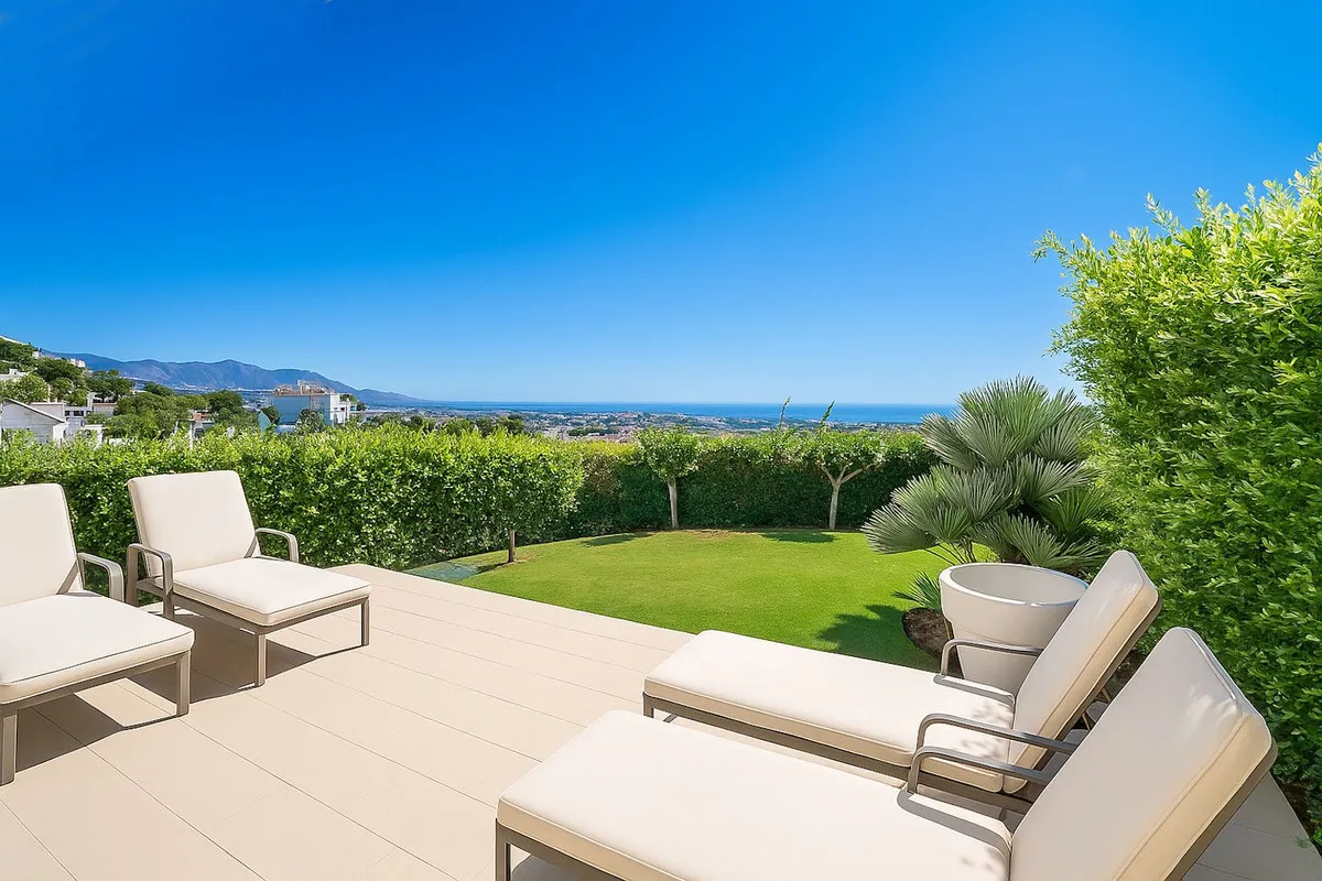 e002ad4b-84d4-4f4d-9d1c-e9a28d63eb56