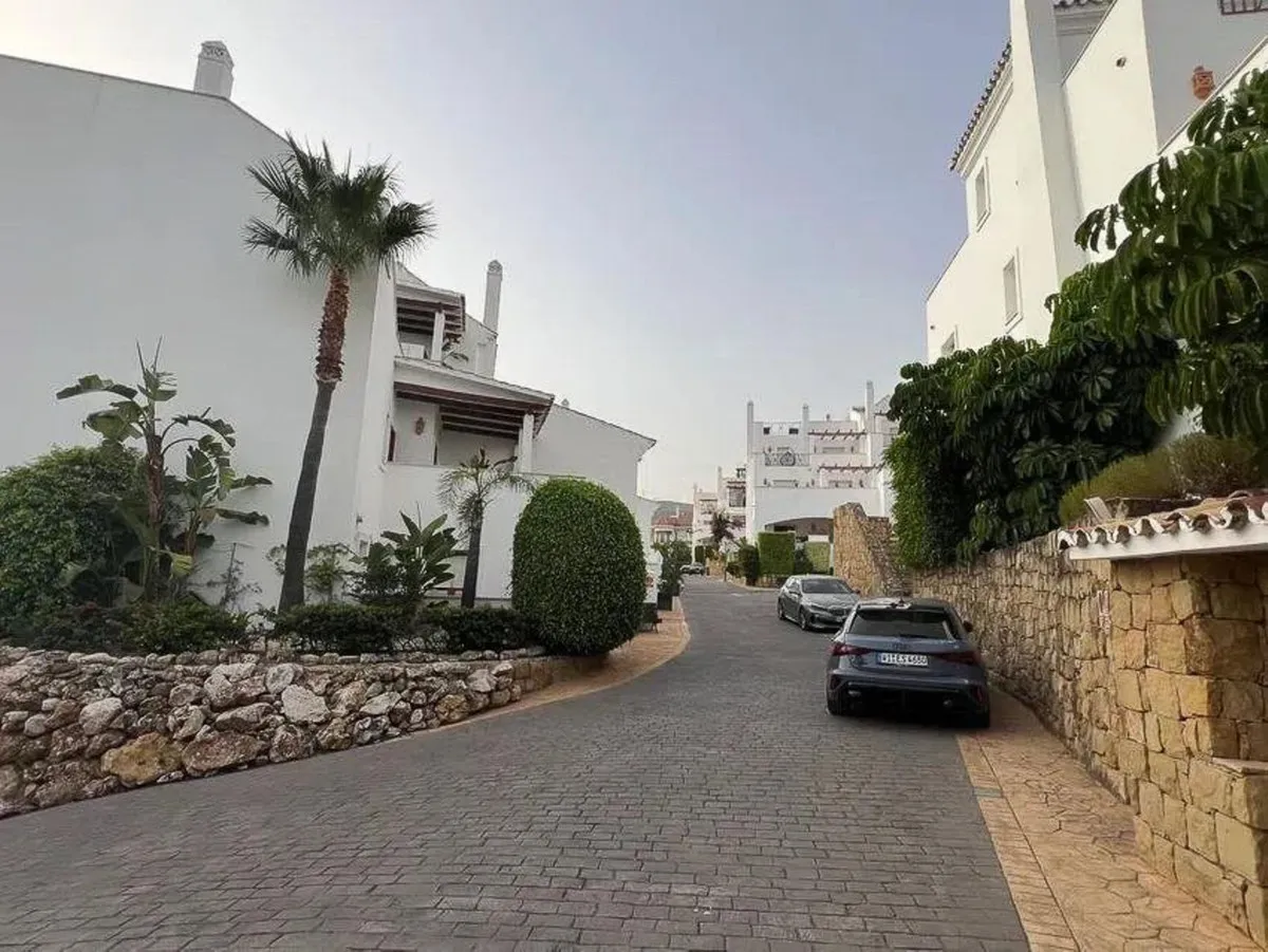 0f9f911a-b88b-4202-916e-27b0b4ee0904