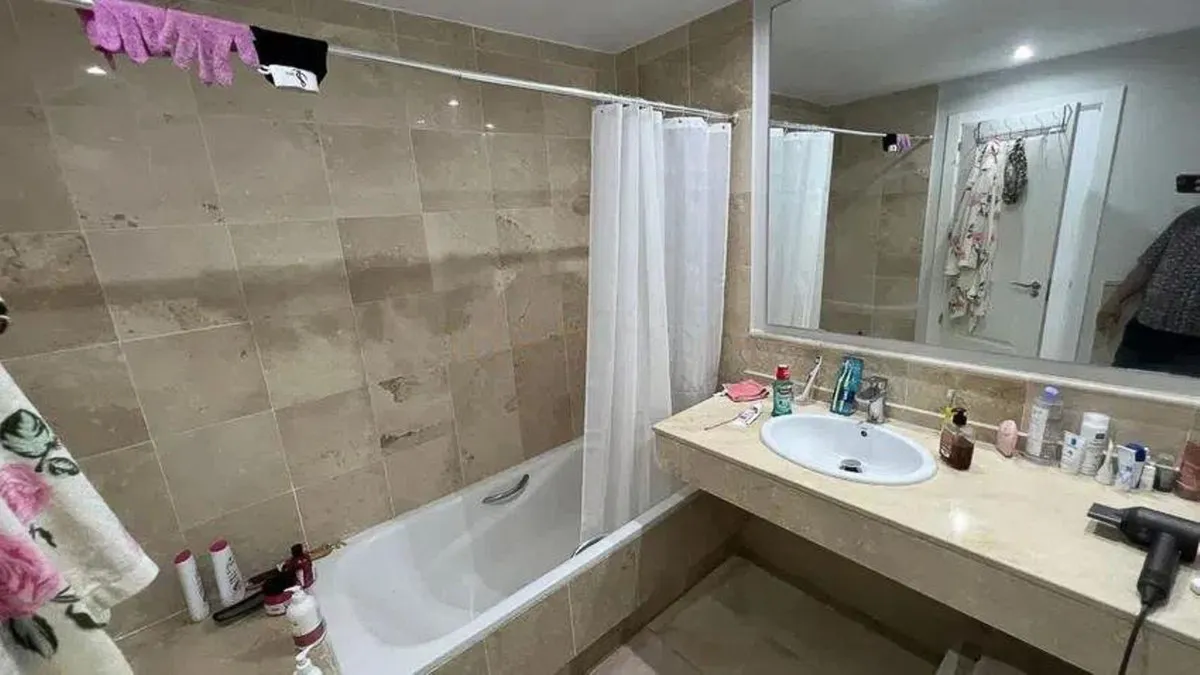 b2ac1e3e-6228-4d49-b34b-a0568db5417c