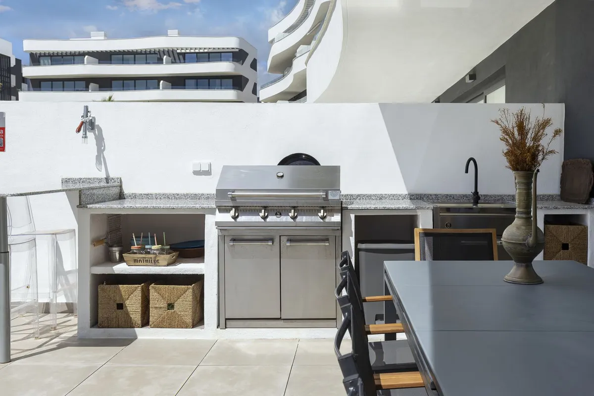 17848687-18b8-4d9e-a182-6981a37f0803