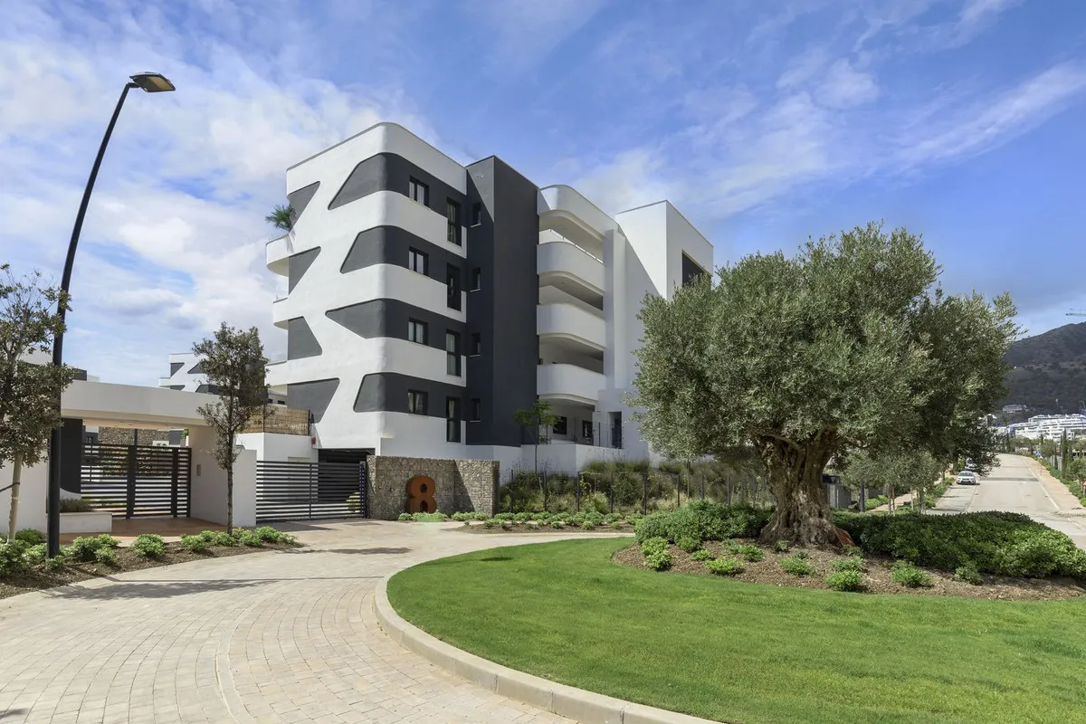 24fd51e8-c4d8-49a0-bad5-d45aaae4ccbc