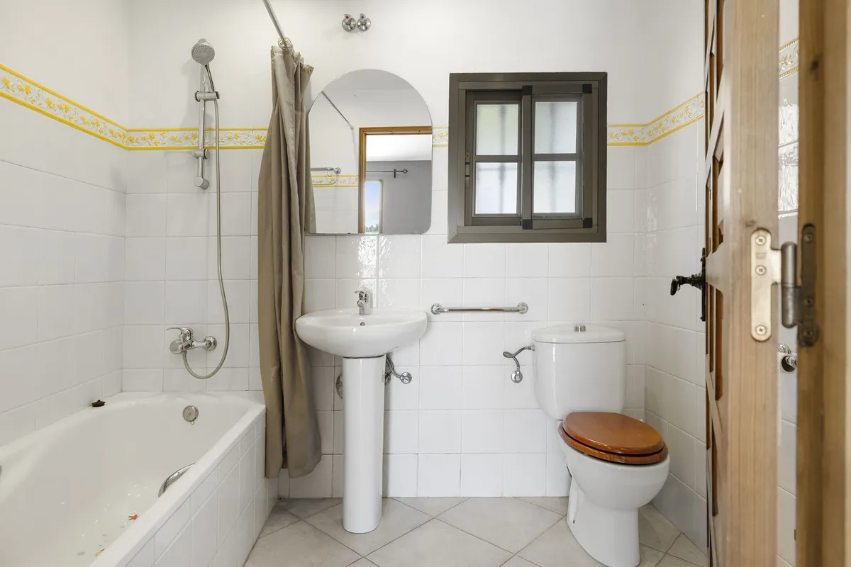 b0076a51-2bd8-4e96-989b-a6563979c15f