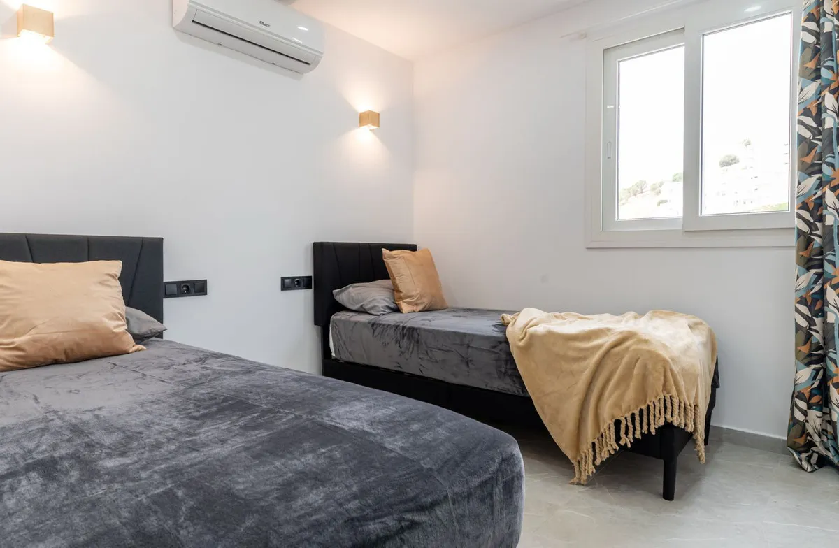 d21fa3f4-e2d0-43db-8697-baf1ff2d3408