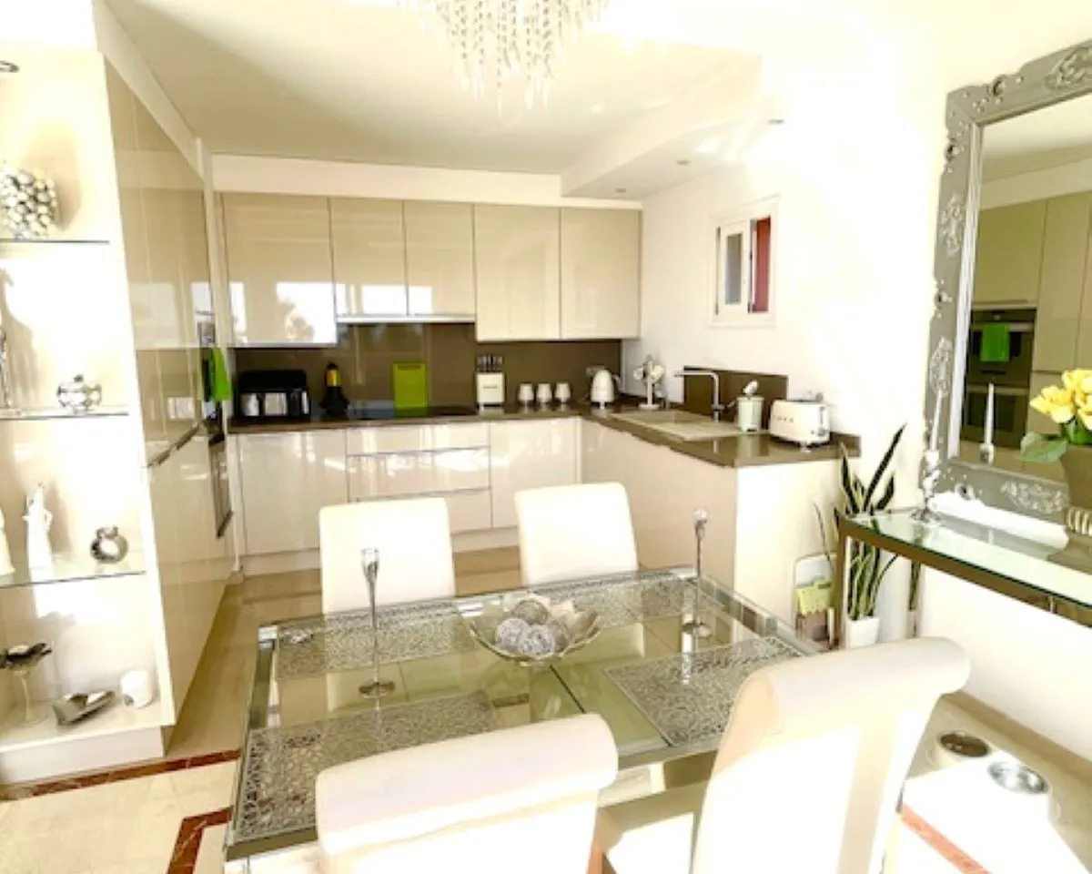 e1e779a9-ce71-40c3-9dc7-f351d9b46b9e