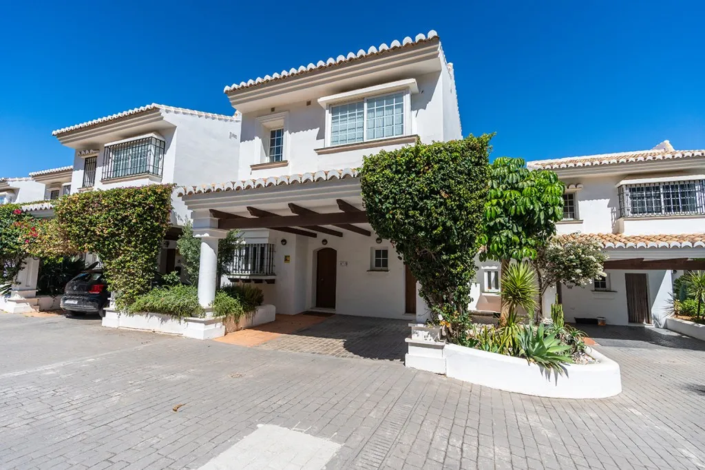 f0265d9e-f05d-4065-a76b-31b6f85587ac