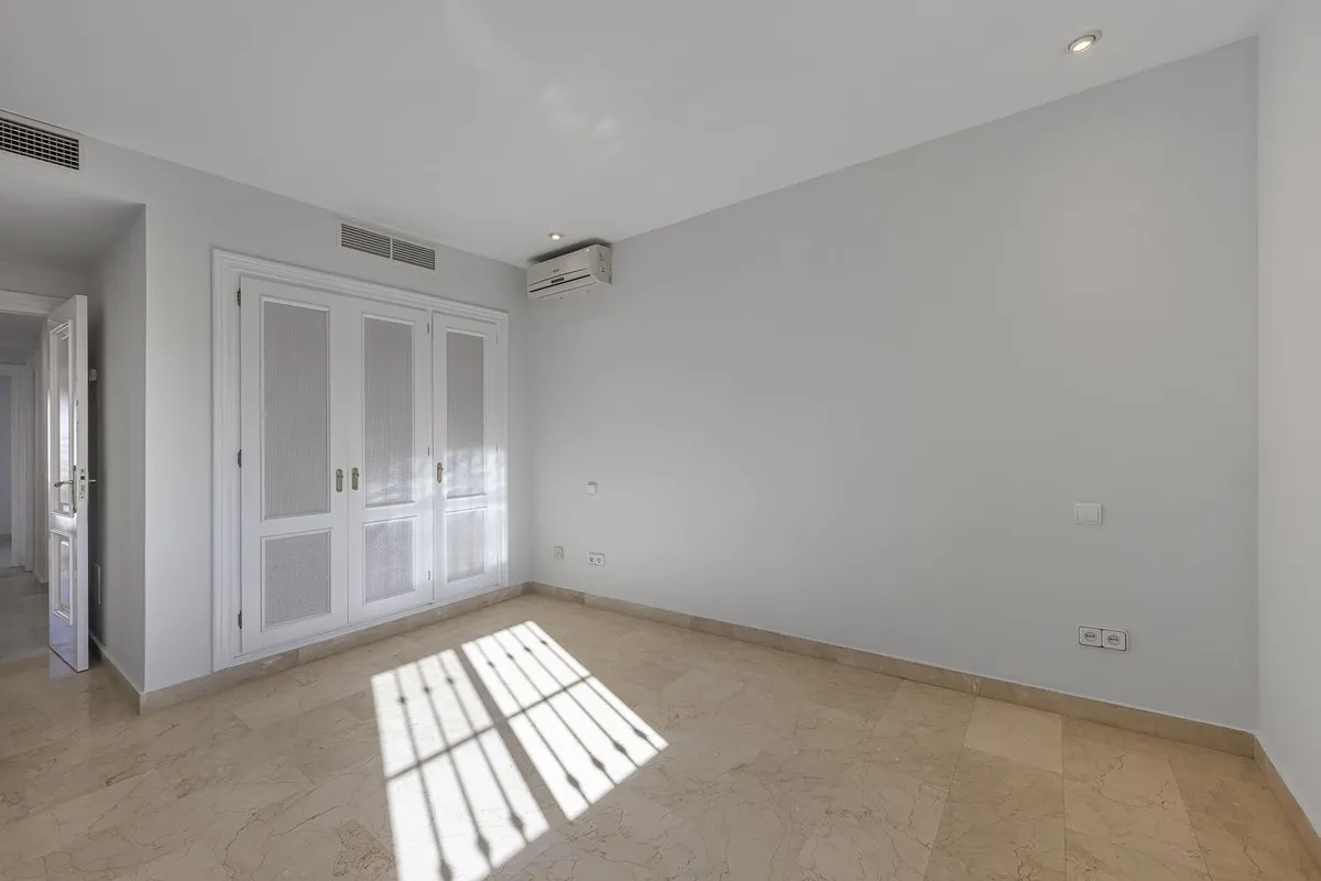 08d9b81d-9047-4c30-8661-0b538b8f4794