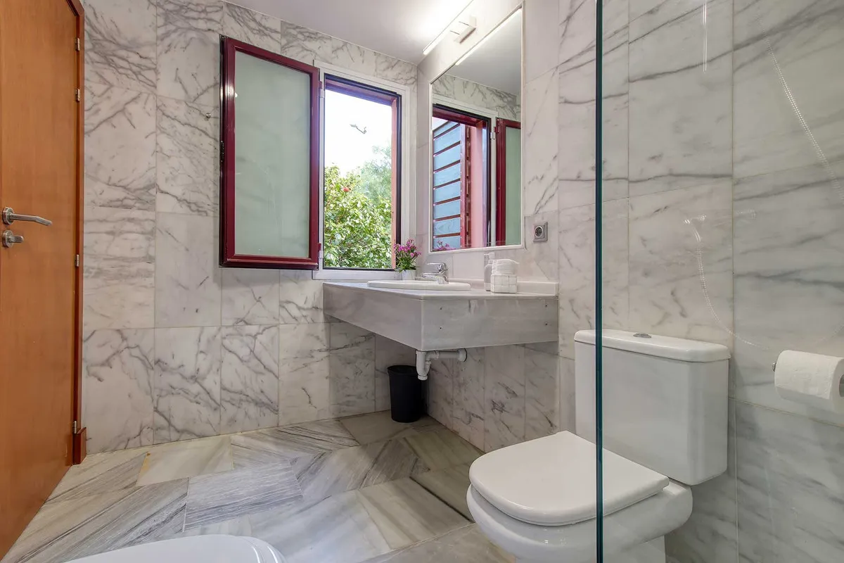 9623fbae-5a2d-4d3e-8a42-c30420ae63c2