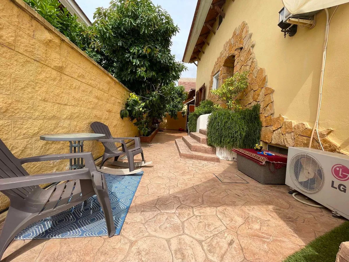 61a95d38-2376-4883-8141-a4697855a183