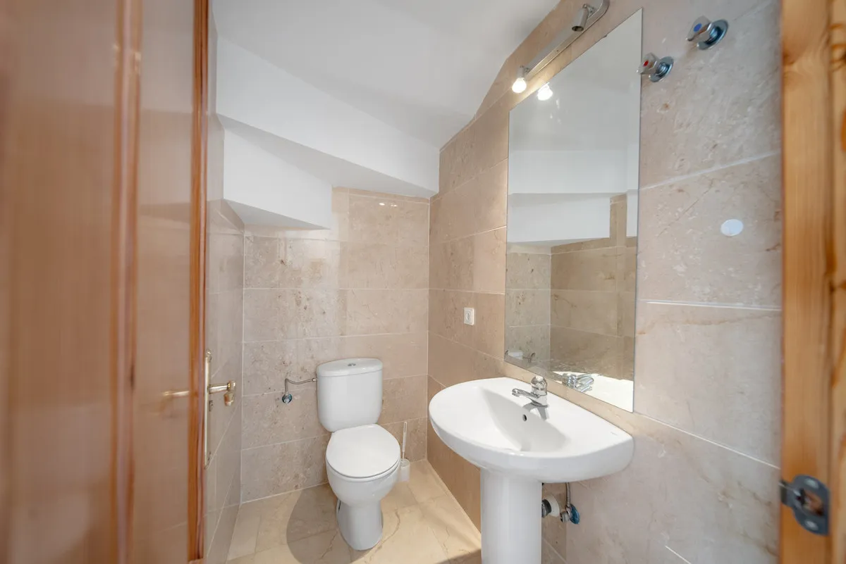 d93d43b4-5f0d-4afc-8ab9-6a5dc295bf4f