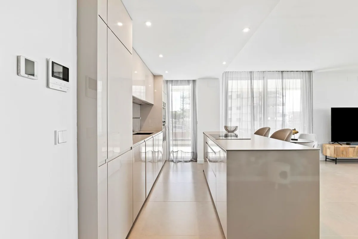 c99e43e2-7126-426f-abbd-cf133977590b