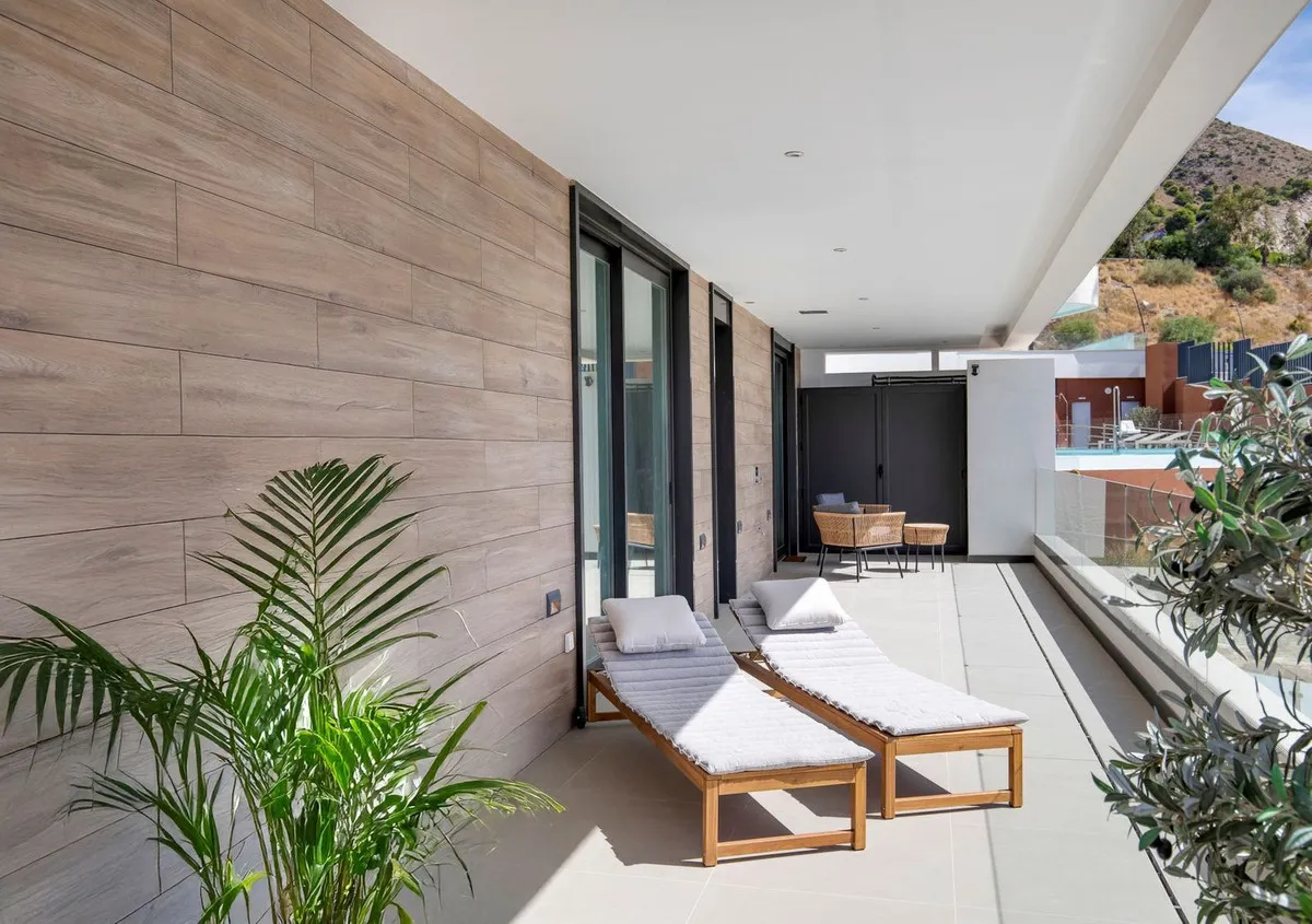 ee763dfd-e9aa-4301-a927-a511f695875c