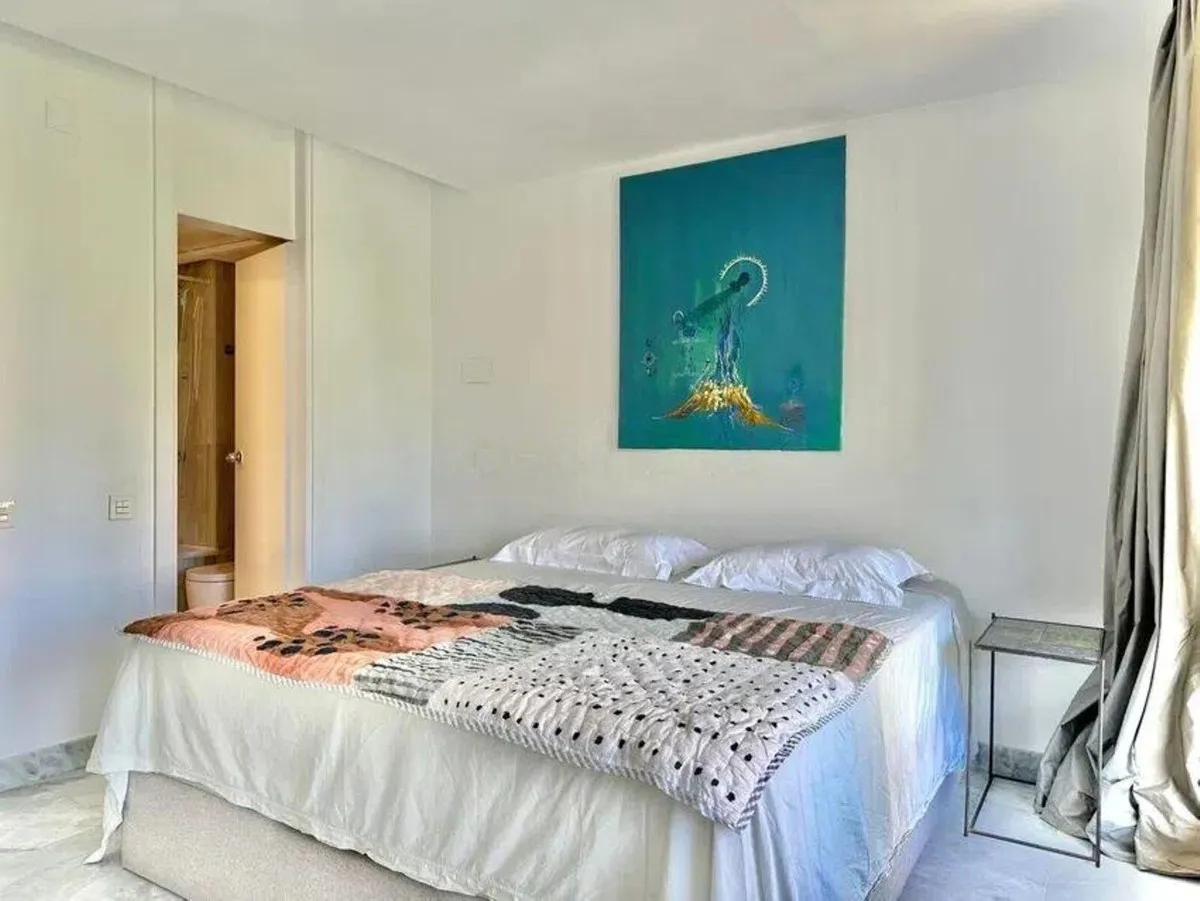 74990957-2ee5-4408-9f80-e3b1667595e6