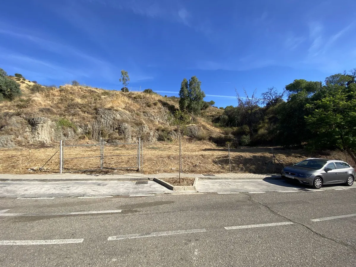 b7fe5ef6-8f13-49e4-8b85-bfea1b9c2b81