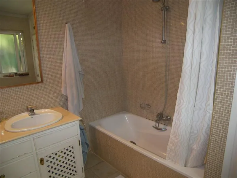 e8a9f6bd-0527-40e7-8da3-75191178c43b