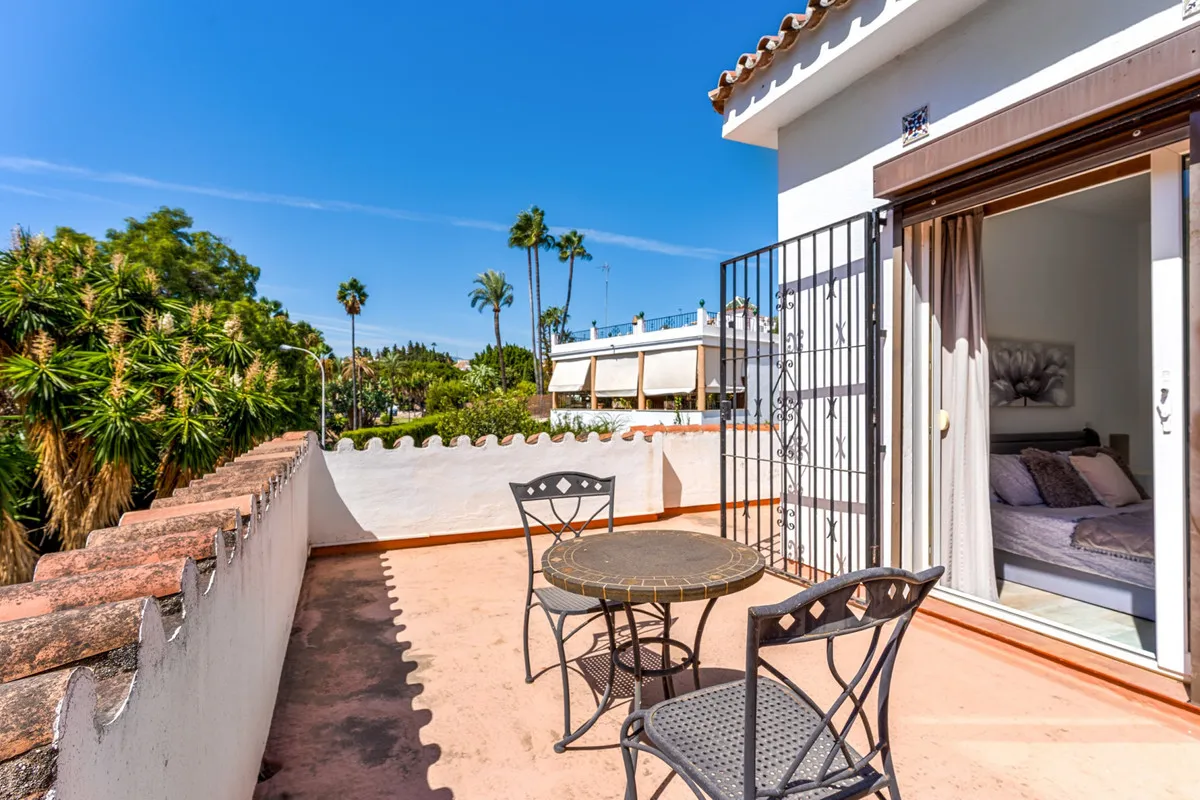 04ff35ab-6af7-43b1-bbb1-7e1f0a3fa093