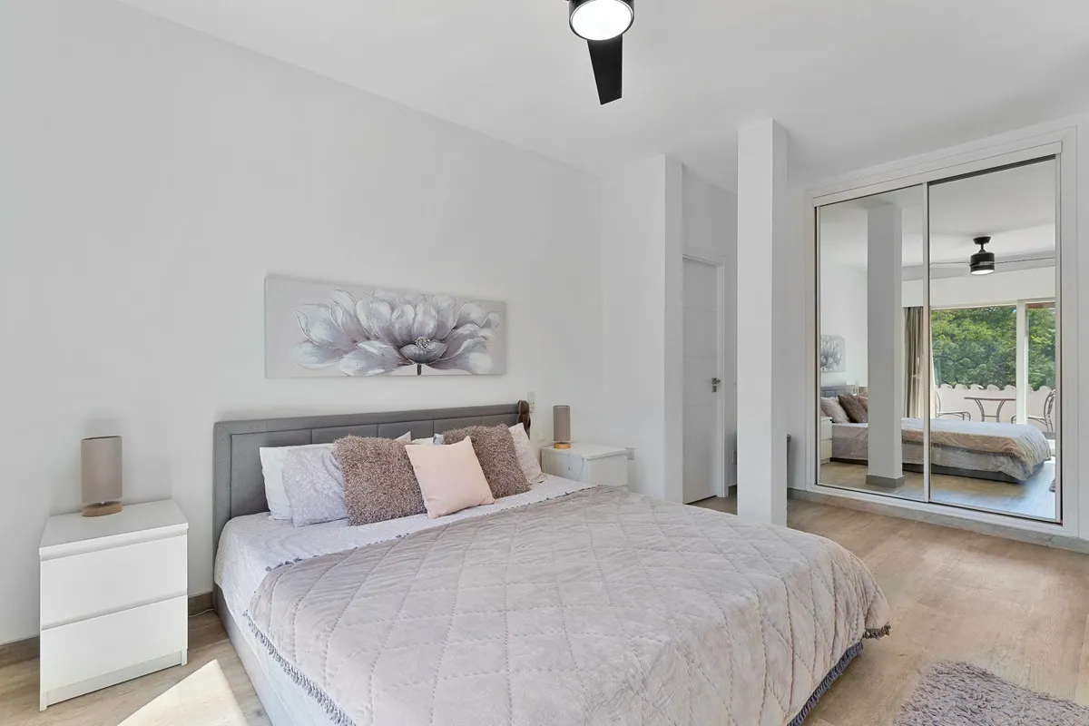 8f136b7e-201c-48d7-92ec-5a4e98b19010