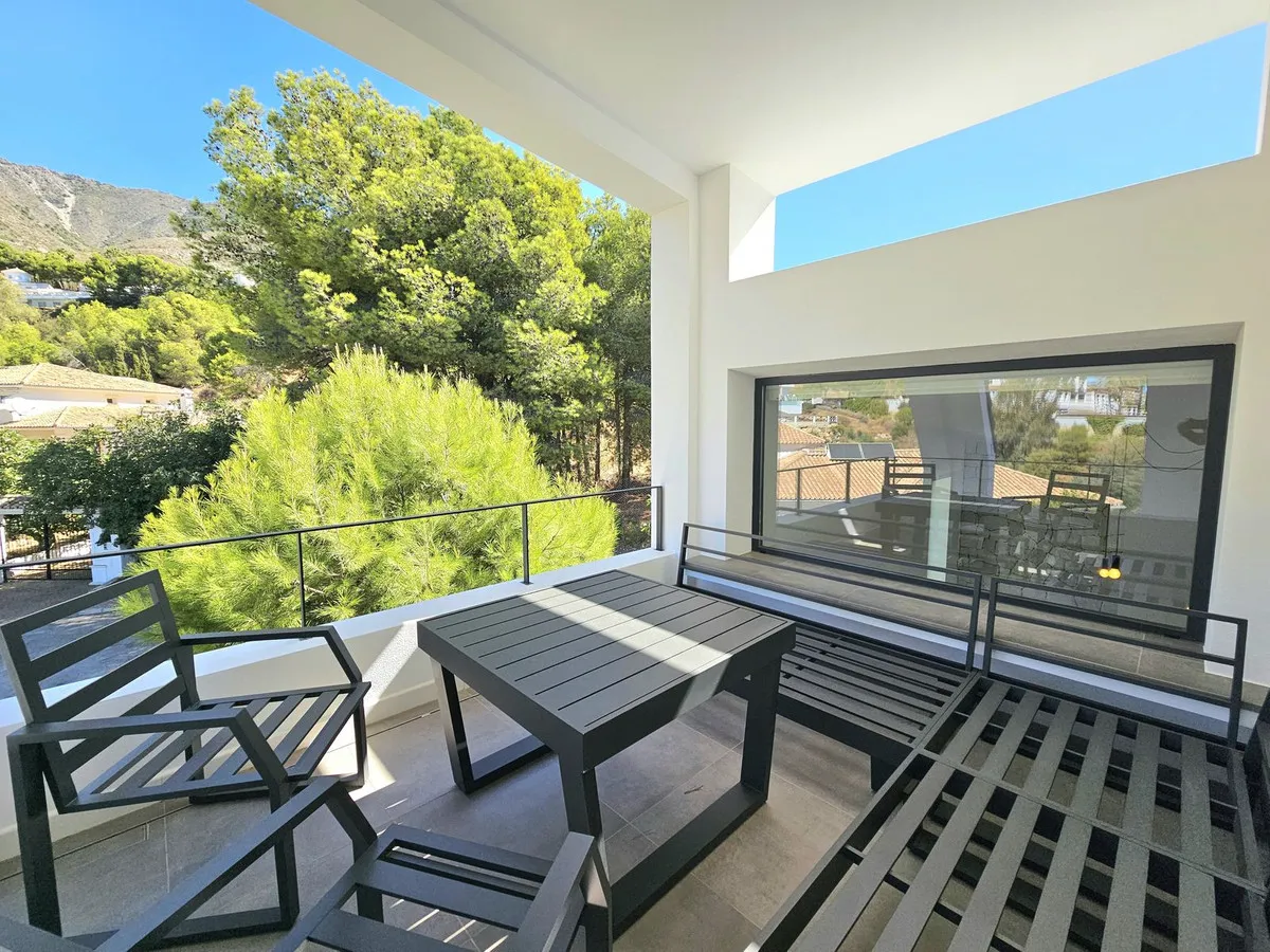 1cfd8be0-db6b-440e-a4b3-83ca2e17bdbd