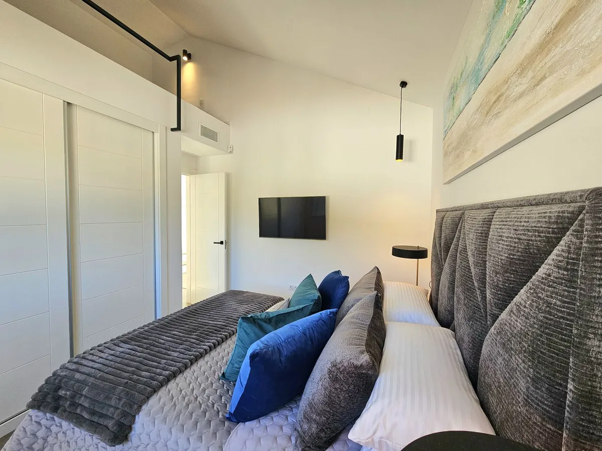 e063746b-f93f-40e6-a0e8-53d2354b5710