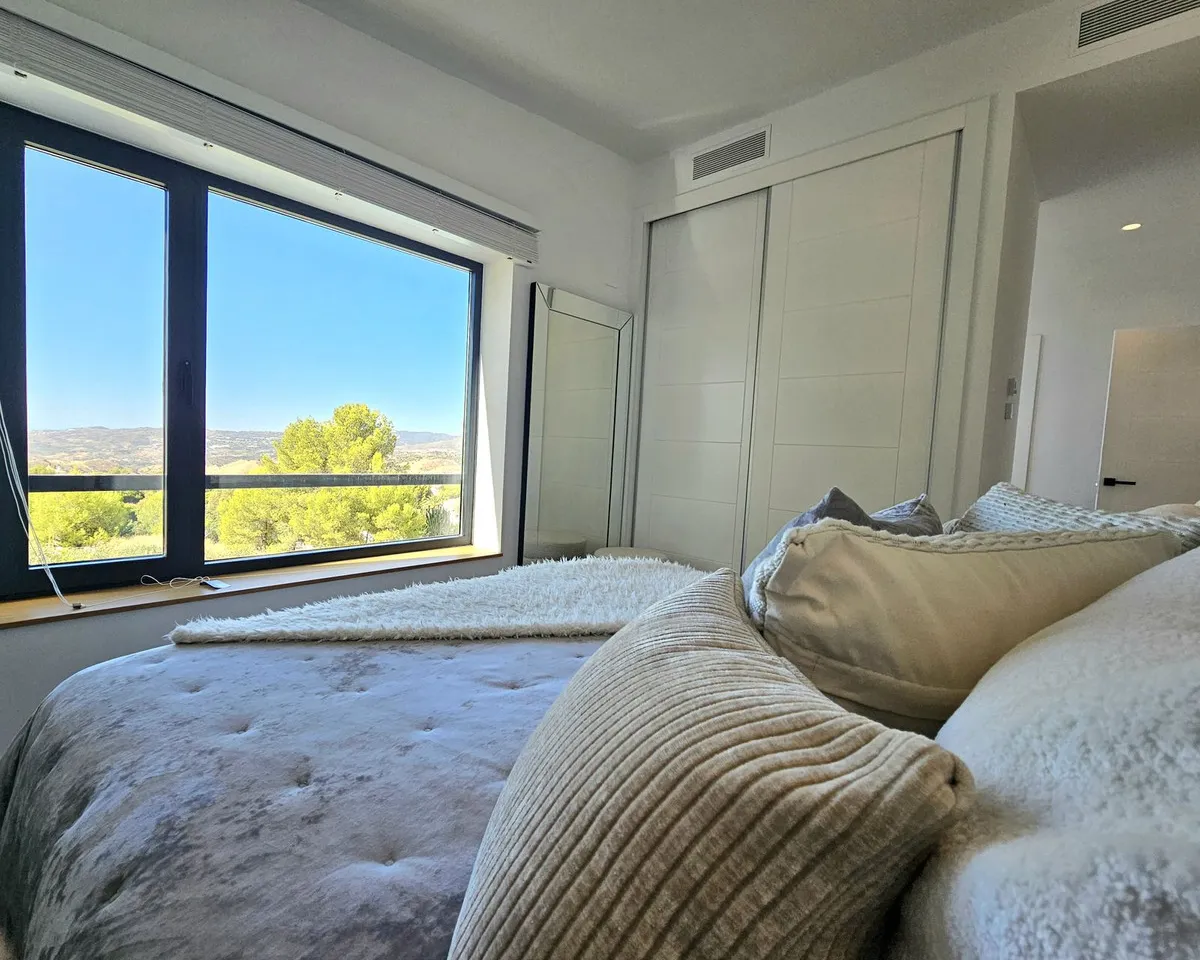 e7790682-c8d1-455e-81a6-c5e4e23463b2