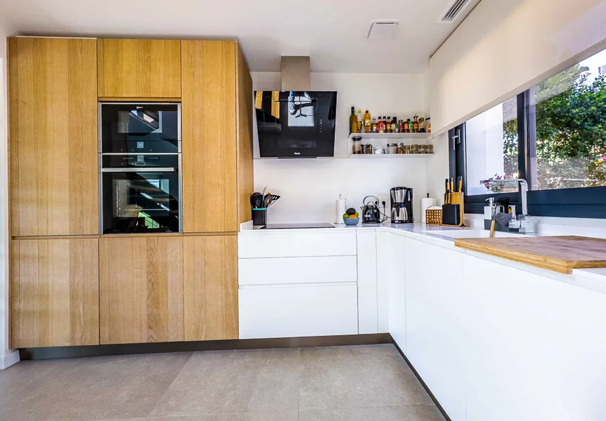 1c6ba6b4-4a8c-4367-bf3f-8be0512d890f