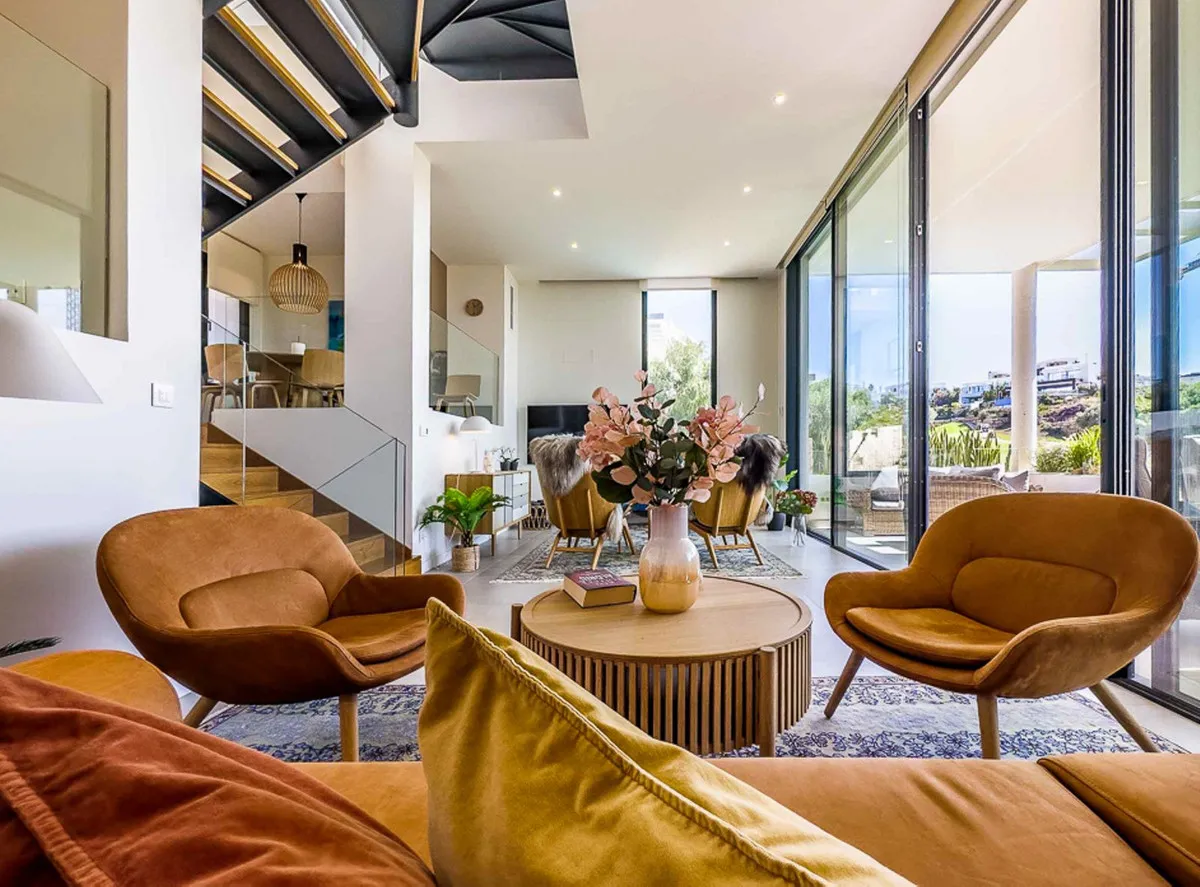 ad4b21fa-1428-4cd2-a03f-54c103f33b8a